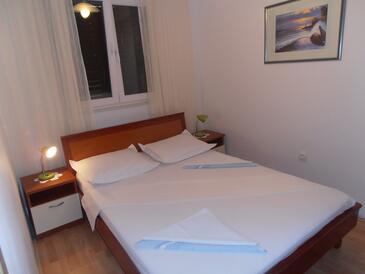 Apartments by the sea Pisak, Omiš - 4815