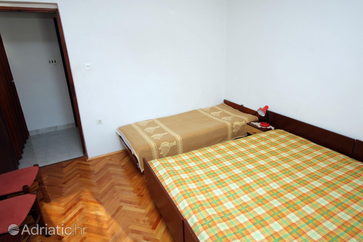 A-4819-a - Private accommodation - Apartments with a parking space Lokva Rogoznica, Omiš