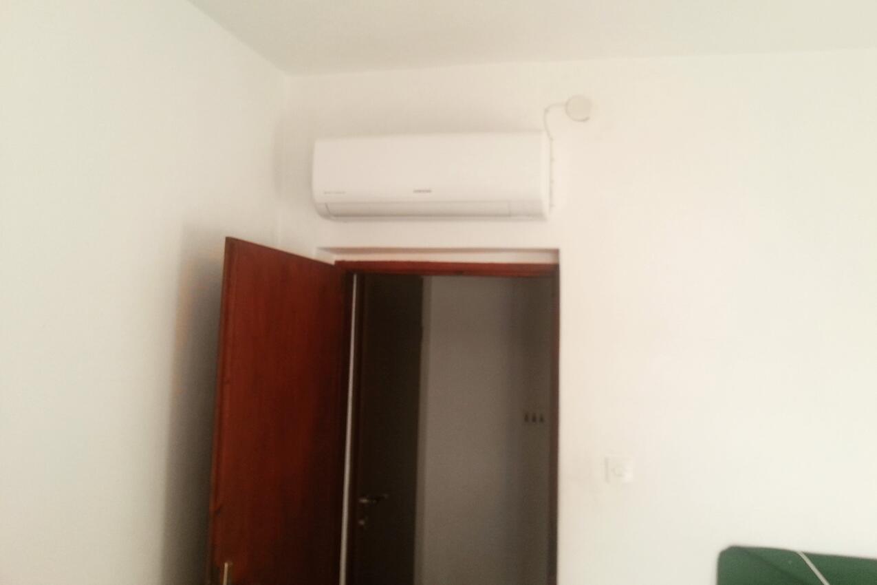A-4819-a - Private accommodation - Apartments with a parking space Lokva Rogoznica, Omiš