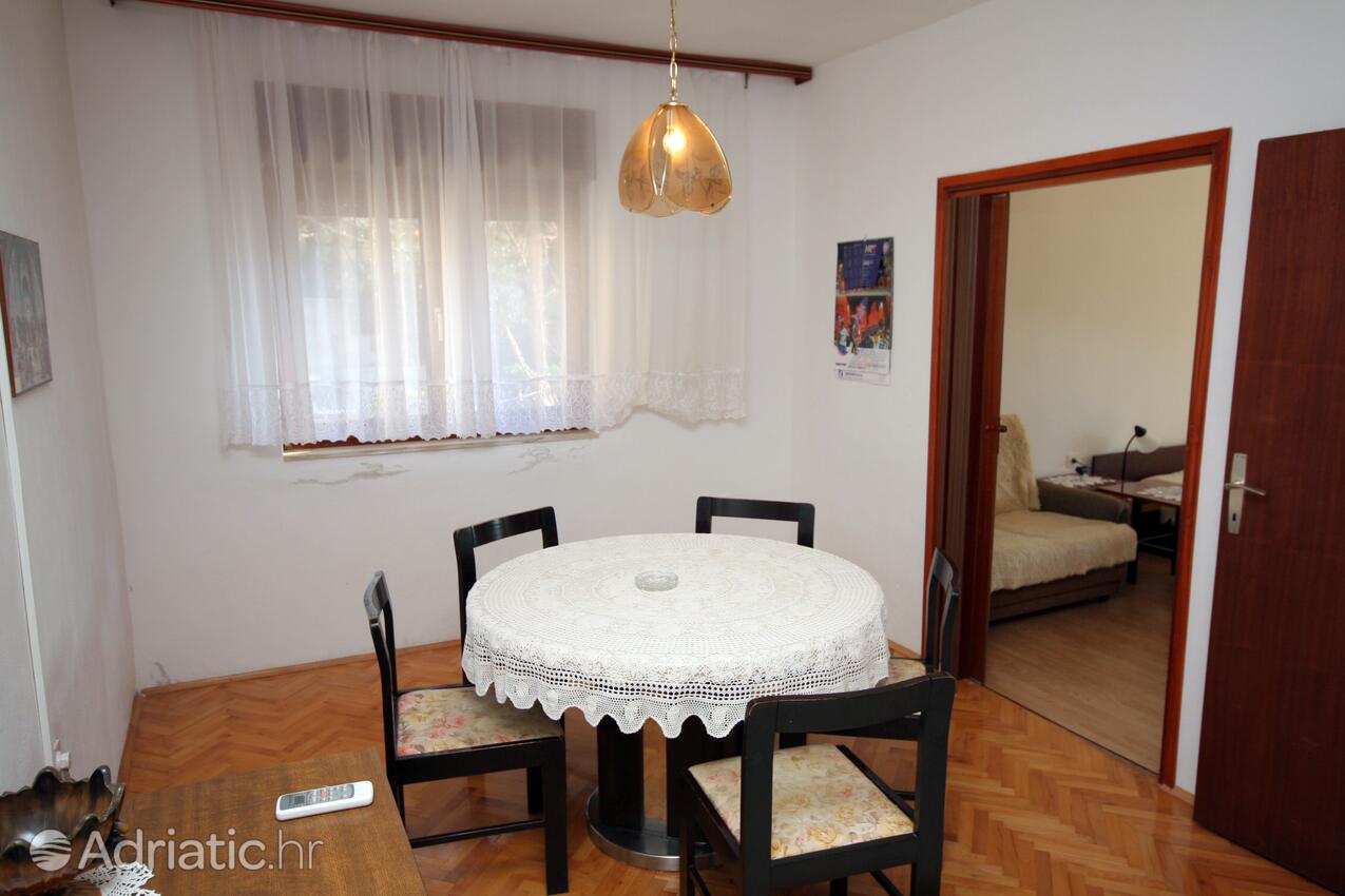 A-4819-a - Private accommodation - Apartments with a parking space Lokva Rogoznica, Omiš