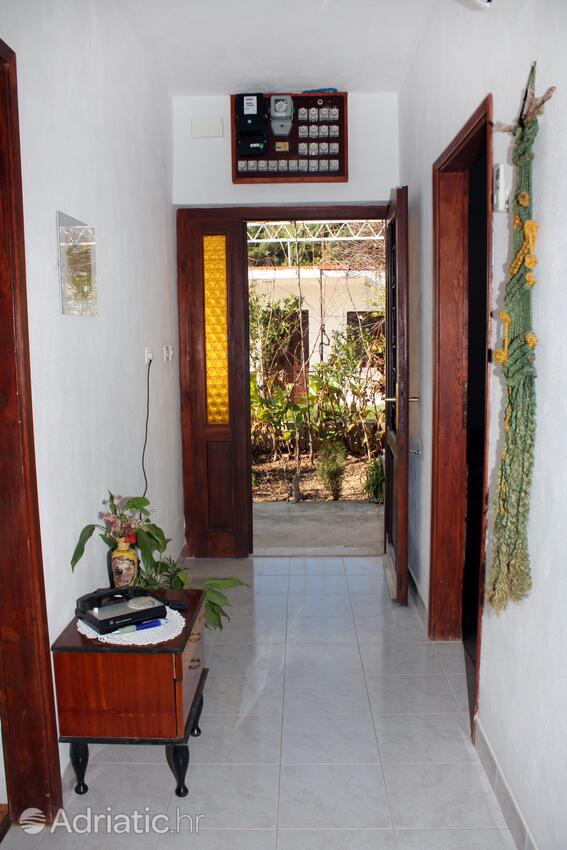 A-4819-b - Private accommodation - Apartments with a parking space Lokva Rogoznica, Omiš