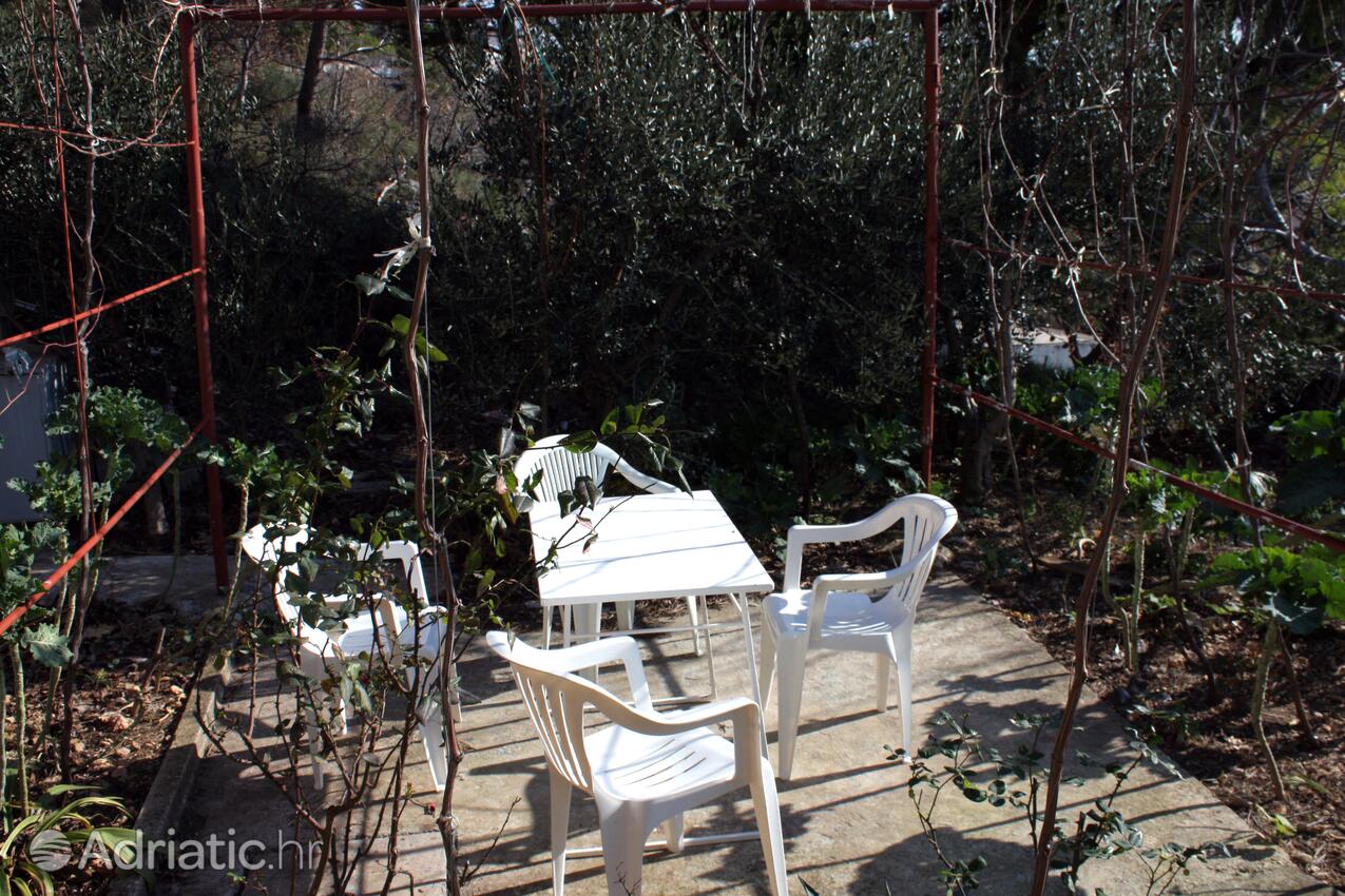 Courtyard - Apartments with a parking space Lokva Rogoznica, Omiš