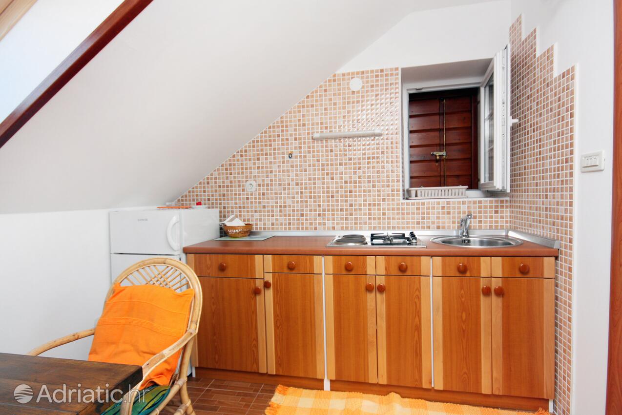 Apartments by the sea Primošten - 4824