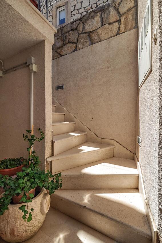 Apartments by the sea Primošten - 4824