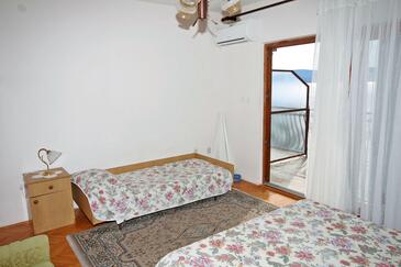 One bedroom apartment Nemira, Omiš (A-4834-a(
