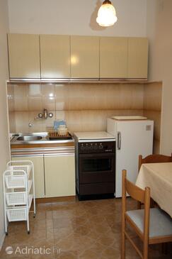 Apartments by the sea Nemira, Omiš - 4834