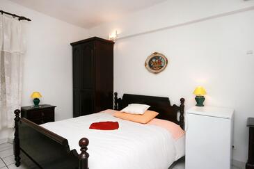 Apartments with terrace Omiš, Central Dalmatia