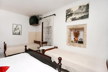 Apartments with terrace Omiš, Central Dalmatia