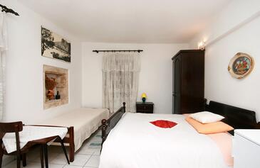 Apartments with terrace Omiš, Central Dalmatia