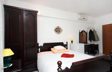 Apartments with terrace Omiš, Central Dalmatia