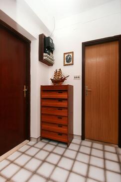 Apartments with terrace Omiš, Central Dalmatia