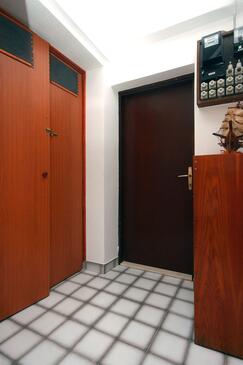 Apartments with terrace Omiš, Central Dalmatia