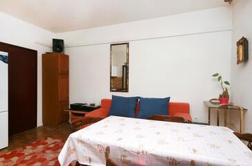 Apartments with terrace Omiš, Central Dalmatia