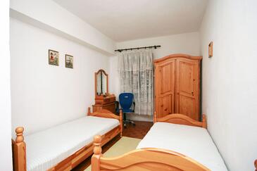 Apartments with terrace Omiš, Central Dalmatia