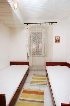 Apartments with terrace Omiš, Central Dalmatia