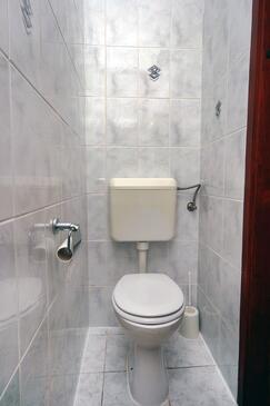 Apartments with terrace Omiš, Central Dalmatia