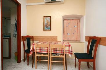 Apartments with terrace Omiš, Central Dalmatia