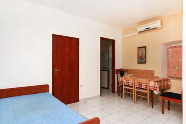 Apartments with terrace Omiš, Central Dalmatia