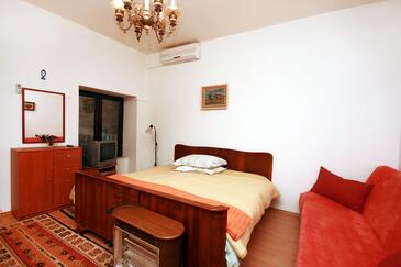 Apartments with terrace Omiš, Central Dalmatia