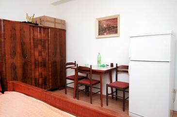 Apartments with terrace Omiš, Central Dalmatia