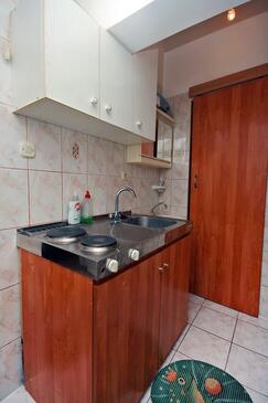 Apartments with terrace Omiš, Central Dalmatia