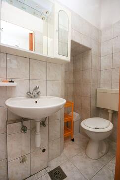 Apartments with terrace Omiš, Central Dalmatia