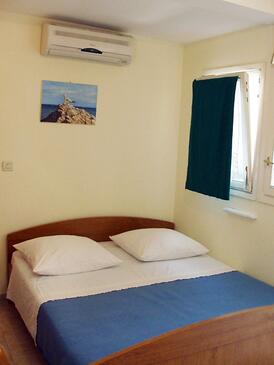 Apartments with terrace Omiš, Central Dalmatia