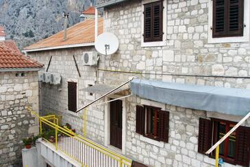 Apartments with terrace Omiš, Central Dalmatia