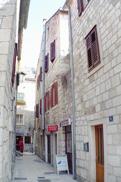 Apartments with terrace Omiš, Central Dalmatia