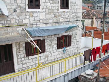 Apartments with terrace Omiš, Central Dalmatia