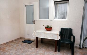 Apartments with terrace Omiš, Central Dalmatia