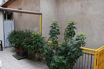 Apartments with terrace Omiš, Central Dalmatia