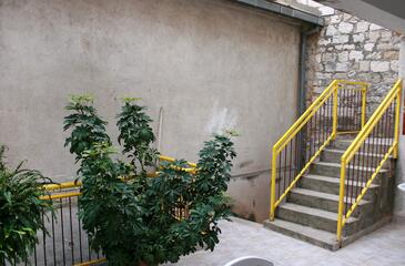 Apartments with terrace Omiš, Central Dalmatia