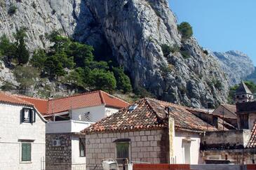 Apartments with terrace Omiš, Central Dalmatia