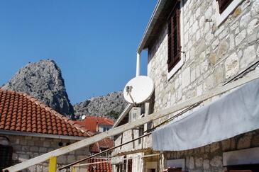 Apartments with terrace Omiš, Central Dalmatia
