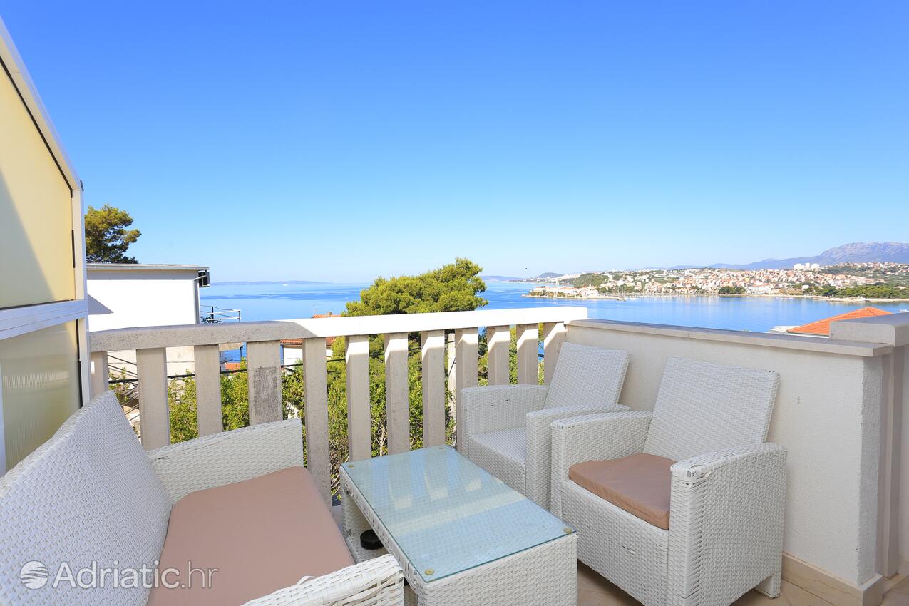 Apartamentos con piscina adecuados para familias con niños Podstrana, Split - 4859