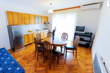 Family-friendly apartments with swimming pool Podstrana, Split - 4859