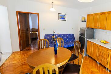 Lejligheder med pool egnet til familier med børn Podstrana, Split - 4859