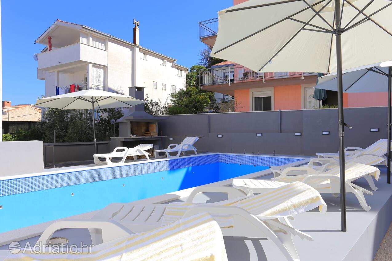 Lägenheter med pool lämpliga för familjer med barn Podstrana, Split - 4859