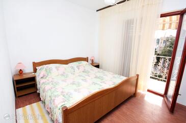 Apartments with parking space Rogoznica - 4865