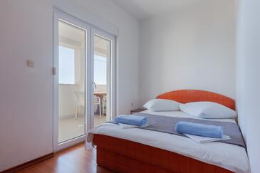 Apartments with parking space Igrane, Makarska - 4891