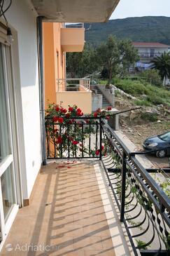 Apartments with parking space Podstrana (Split) - 4894