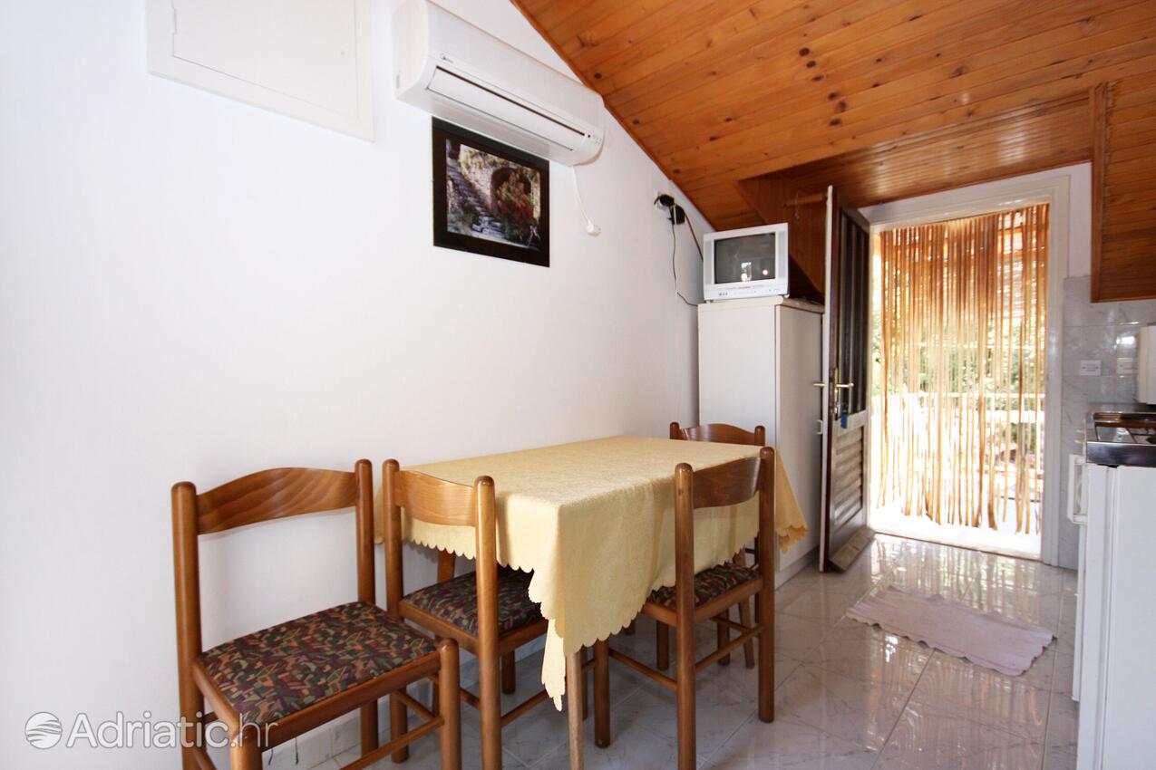 A-4917-a - Private accommodation - Apartments and rooms by the sea Pomena, Mljet