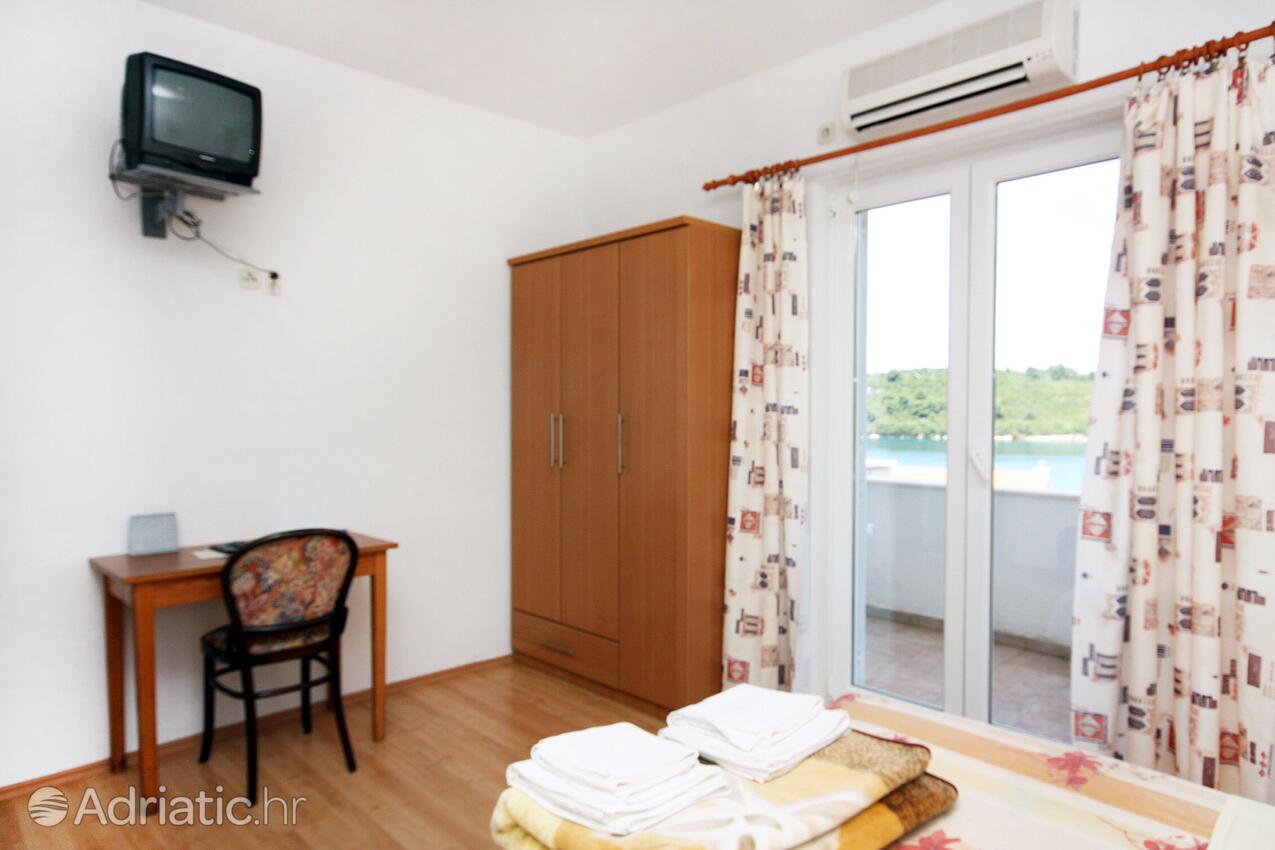 A-4917-c - Private accommodation - Apartments and rooms by the sea Pomena, Mljet