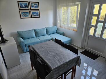 Apartamente cu piscină potrivite pentru familiile cu copii Barbat, Rab - 4951