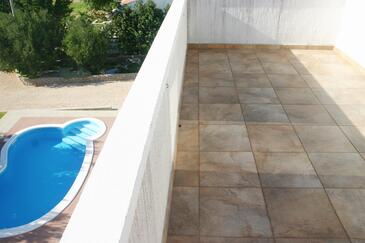 Apartmaji z bazenom za družine z otroci Barbat, Rab - 4951