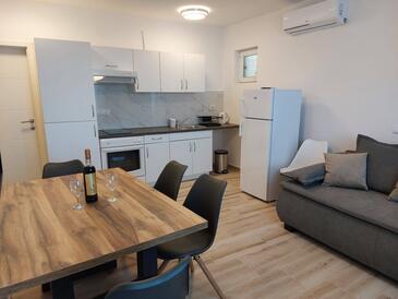 Apartmány s parkoviskom Mundanije, Rab - 4953