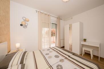 Apartments with parking space Palit, Rab - 4970