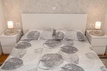 Apartments with parking space Palit, Rab - 4970