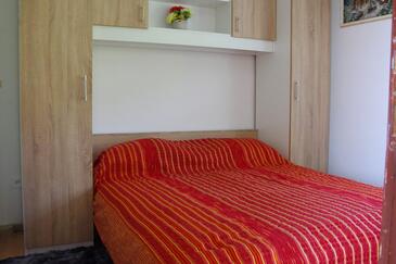 Family-friendly apartments with swimming pool Barbat, Rab - 4988